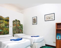 Hotel Grotte 01 (Rome, Italy)