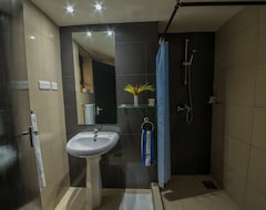 Hotel Dolphin Suites (Kampala, Uganda)