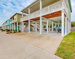 Hele huset/lejligheden Elevated 3br W/ Large Balcony & Pool - Near Marina W/ Bay Access & Downtown (Brockport, USA)