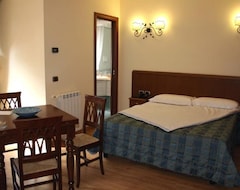 Khách sạn Altea Suites (Pomezia, Ý)