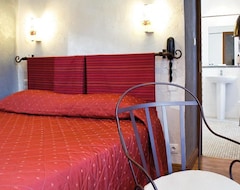 Hotel Les Remparts (Mirepoix, France)