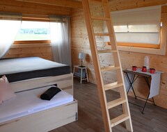 Toàn bộ căn nhà/căn hộ Holiday Wooden Mobile Home (Črnomelj, Slovenia)