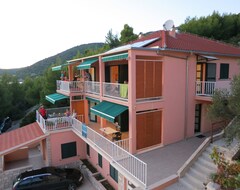 Entire House / Apartment Corallo 2, Top Apartment For 4-5 P., Right By The Sea, Boat Dock, Bike Hit (Blato, Croatia)