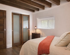 Entire House / Apartment Old Santa Fe Trail Historic 2 Bedroom, 2 Bath, Walk to Plaza, Air Conditioned (Santa Fe, USA)
