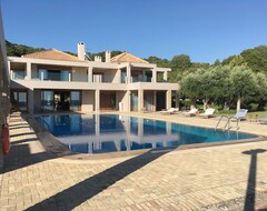 Toàn bộ căn nhà/căn hộ Luxury Villa on Sandy Beach, Beautiful Garden, Private Pool and Games Room (Vrachos, Hy Lạp)