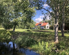 Toàn bộ căn nhà/căn hộ Historic Farmstead With Beautiful Views Out To Swedish Countryside (Ödeshög, Thụy Điển)