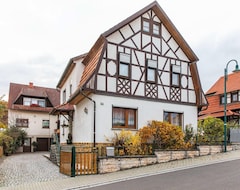 Koko talo/asunto Holiday Home In Thuringia With Private Terrace, Use Of A Garden And Pool (Römhild, Saksa)