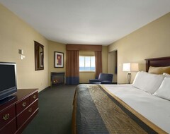 Hotel Ramada By Wyndham Jordan/Beacon Harbourside Resort (Jordan, Canadá)