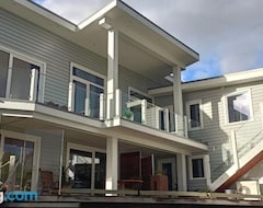 Entire House / Apartment New Luxury Waterfront Accommodation (Dunedin, New Zealand)
