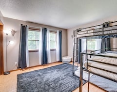 Entire House / Apartment Illinois Cabin W/ Wraparound Deck & Fireplaces (Princeton, USA)