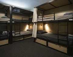 Khách sạn Base Camp Hostel (Adelaide, Úc)
