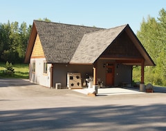 Hele huset/lejligheden Mountain Town Properties Aladars Guest Cabin (Rossland, Canada)