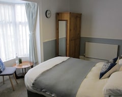 Hotel Stone's Throw Guest House (Weymouth, United Kingdom)