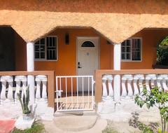 Cijela kuća/apartman Pv9/ Pine Villa Is Located In Portantonio, -5 Minutes From The Town Center .! (Tower Isle, Jamajka)