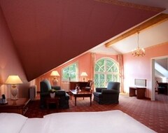 Khách sạn Golf- Und Wellnesshotel Schloss Teschow (Teterow, Đức)