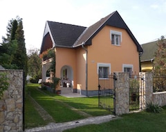 Casa/apartamento entero Holiday House With Pool And Barbecue (Balatonfenyves, Hungría)
