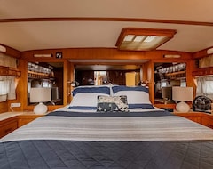 Cijela kuća/apartman 2BR Spacious & Comfy 43' Yacht - Heat & AC - On the Freedom Trail - Best Nights Sleep (Boston, Sjedinjene Američke Države)