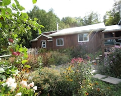 Entire House / Apartment Family And Pet Friendly. (Golden Lake, Canada)