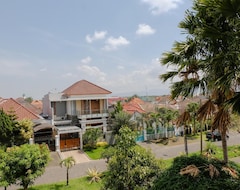 Hotel OYO 2295 Daffi Family Residence (Malang, Indonezija)