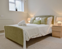 Toàn bộ căn nhà/căn hộ 4 Bedroom Accommodation In West Parley, Near Bournemouth (Ferndown, Vương quốc Anh)
