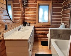 Toàn bộ căn nhà/căn hộ Lakewood Lodge - Marquette Log Cabin W/ Lake Views (Harvey, Hoa Kỳ)