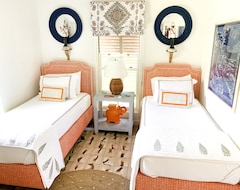 Toàn bộ căn nhà/căn hộ Mainbrace. A Three Bedroom, Two Bath Home Just Steps From The Beach! (Dunmore Town, Bahamas)