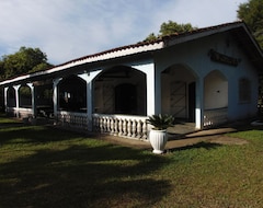 Toàn bộ căn nhà/căn hộ Recanto Tricolor Farm, Farm With Pool, Barbecue, Games Room (Pedro de Toledo, Brazil)