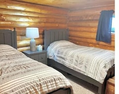 Entire House / Apartment 3-bedroom Log Cabin With Fireplace, Covered Patio, And View (Caribou, USA)