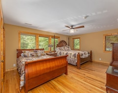 Hele huset/lejligheden Now And Forever Is The Perfect Cabin Getaway For You. (Walland, USA)