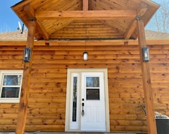 Entire House / Apartment Log Cabin Across From Ski Wentworth, With Outdoor Fire Pit And Bbq (Cumberland, Canada)