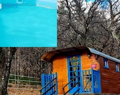 Khu cắm trại Roulotte la bleuet avec piscine (Laboule, Pháp)