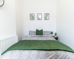 Tüm Ev/Apart Daire Spacious Modern Newly Refurbished 3 Bedroom House (Barrow-in-Furness, Birleşik Krallık)