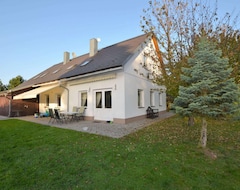 Toàn bộ căn nhà/căn hộ Detached, Spacious Holiday Home With Covered Pool And Fenced Garden (Nemojov, Cộng hòa Séc)