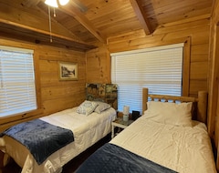 Hele huset/lejligheden New! Renovated 2br Landrum Log Cabin W/ Mtn Views! (Mill Spring, USA)