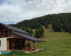 Toàn bộ căn nhà/căn hộ Pe-un Picior De Plai (Broşteni, Romania)