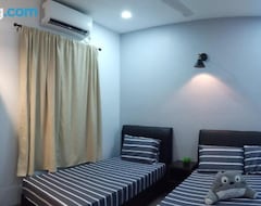 Entire House / Apartment Pantai Homestay 118a (Pantai Remis, Malaysia)
