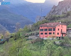 Hotel MIRADOR DE LAS UBINAS (Lena, España)