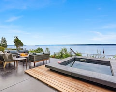 Cijela kuća/apartman ★saltwood★ Luxury Waterfront House W Hot Tub + Pvt Beach (Kingston, Sjedinjene Američke Države)