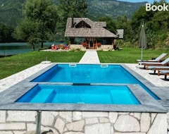 Tüm Ev/Apart Daire Villa California Lux On Drina River With Pool & Jacuzzi (Novo Goražde, Bosna-Hersek)