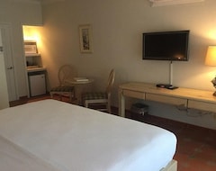 Otel Caribbean Paradise Inn (Providenciales, Turks ve Caicos Adaları)