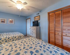 Entire House / Apartment Split Bedrooms For Those Who Appreciate Some Privacy! (North Topsail Beach, USA)