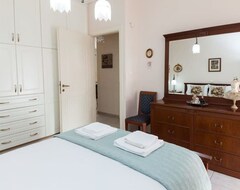 Koko talo/asunto Deluxe 2 Bedroom Apt In Petroupoli (Ateena, Kreikka)
