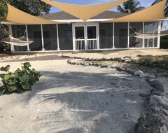 Entire House / Apartment Sunsets, amazing sonkeling, seaside veranda, kayaks, bikes, fresh seafood 4U (East End, Cayman Islands)