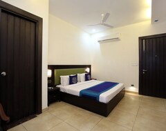 Capital O 9952 Hotel Raj Garden (Jalandhar, Indija)