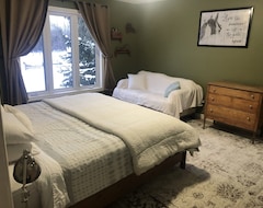 Toàn bộ căn nhà/căn hộ Hidden Country Gem With King Size Bed And Hot Tub (Loch Broom, Canada)