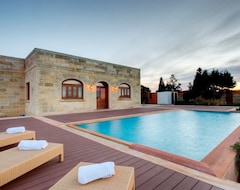 Toàn bộ căn nhà/căn hộ Villa Munqar - Modern Villa 3 Bedroom Villa With Private Pool And Stunning Views (Żurrieq, Malta)