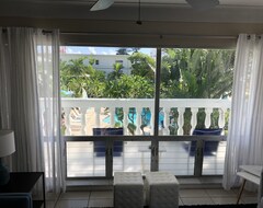 Hotel Cheston House - Clothing Optional All Male Guesthouse (Fort Lauderdale, USA)