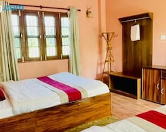 Khách sạn Hotel Tree Tops- A Serene Friendly Hotel In Sauraha (Chitwan, Nepal)