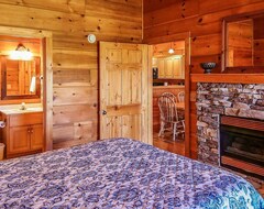 Casa/apartamento entero Cozy, Knotted Pine Lodge And Cabin With Hot Tub And Pool, Pet Friendly (Sparta, EE. UU.)