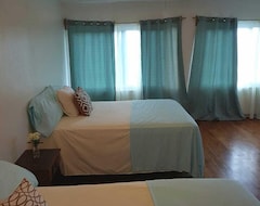 Pensión West End: Room For 2 Guests & Shuttle Free From Airport (Roatán, Honduras)